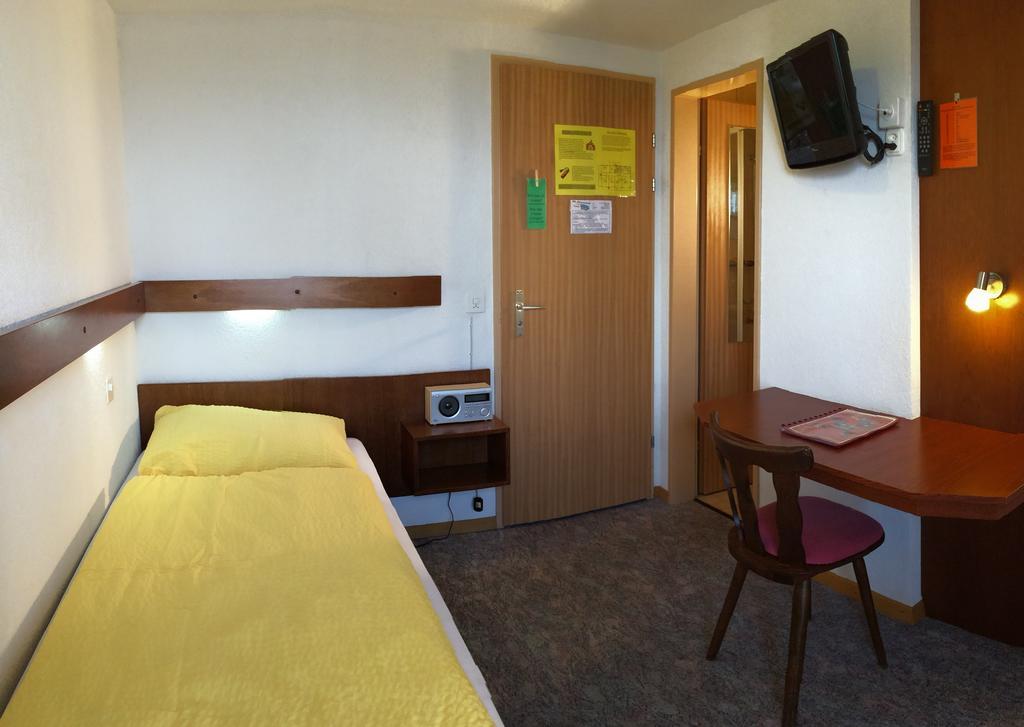 Hotel Zum See Grächen Habitación foto