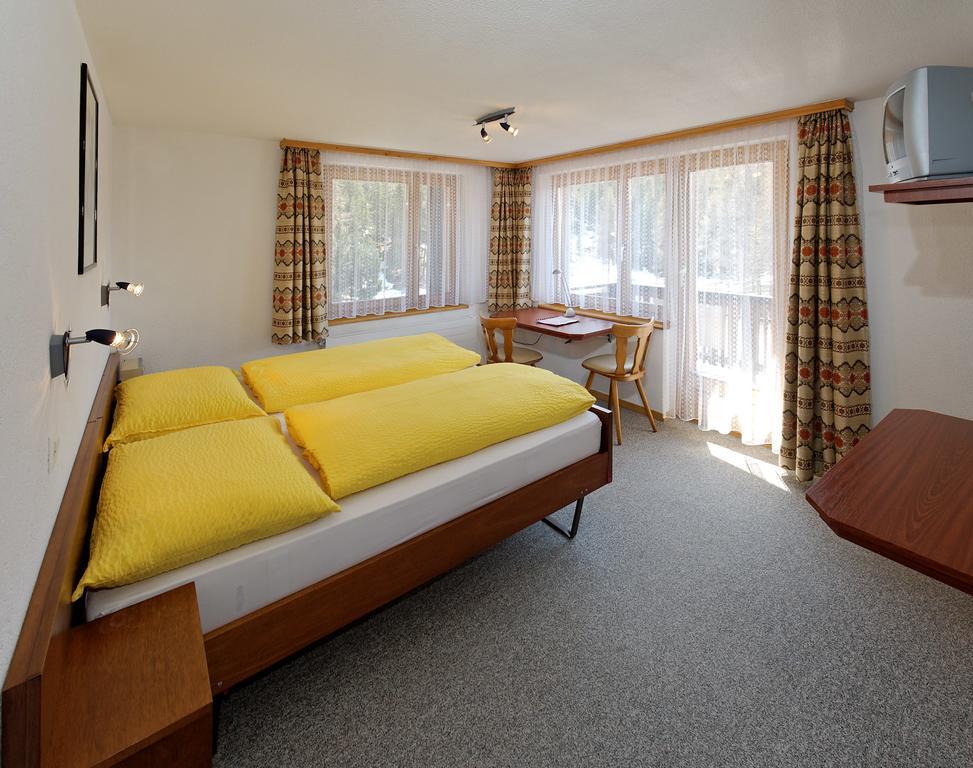 Hotel Zum See Grächen Habitación foto