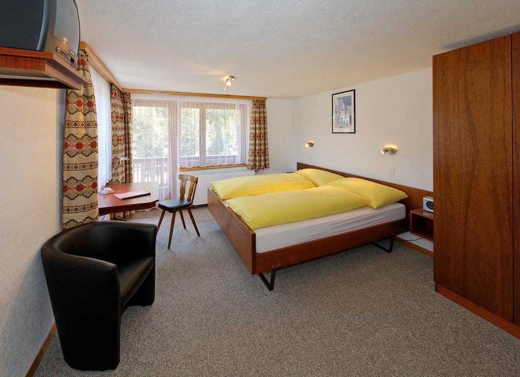Hotel Zum See Grächen Habitación foto